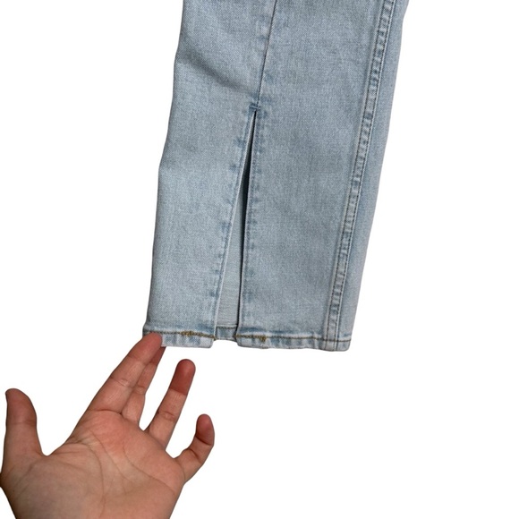 Abercrombie & Fitch Light Wash The Skinny High Rise with Slit Woman’s Size 6/28 - Picture 9 of 11